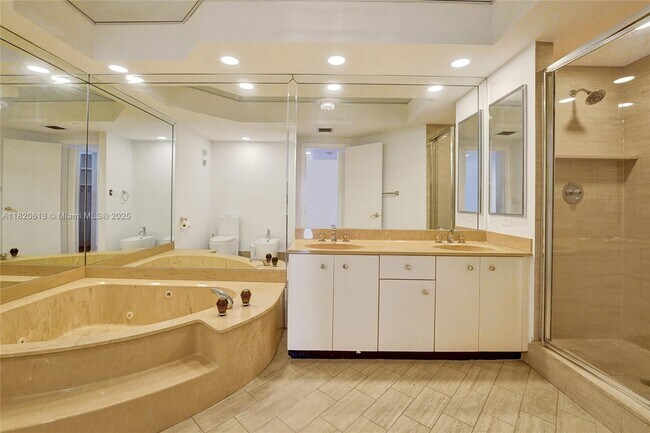 Building Photo - 20281 E Country Club Dr