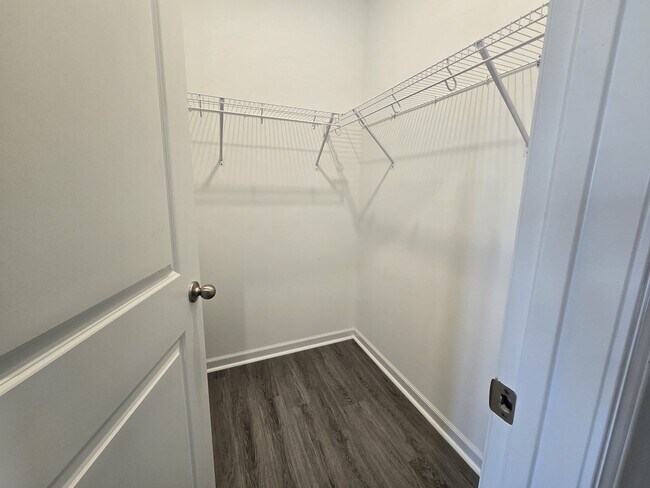 Building Photo - **October Rent Free**4 Bedroom, 2 Bath Hom...