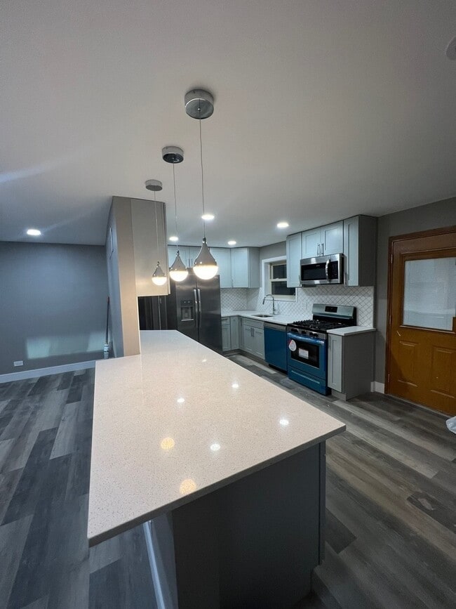 Building Photo - 1631 Dundee Rd