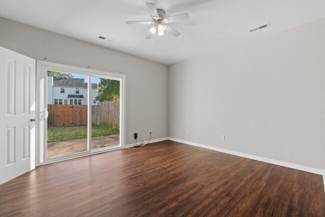 Building Photo - Open floor plan with 2 primary suites. Ava...