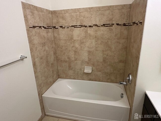 Building Photo - 88 Roosevelt Ave