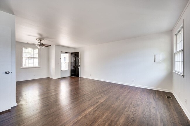 Building Photo - Amazing price for a rental in this area!