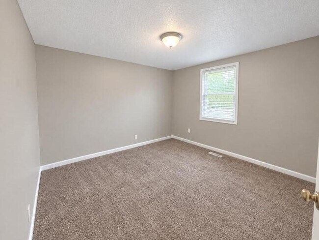 Building Photo - 720 Ranch Hill Dr