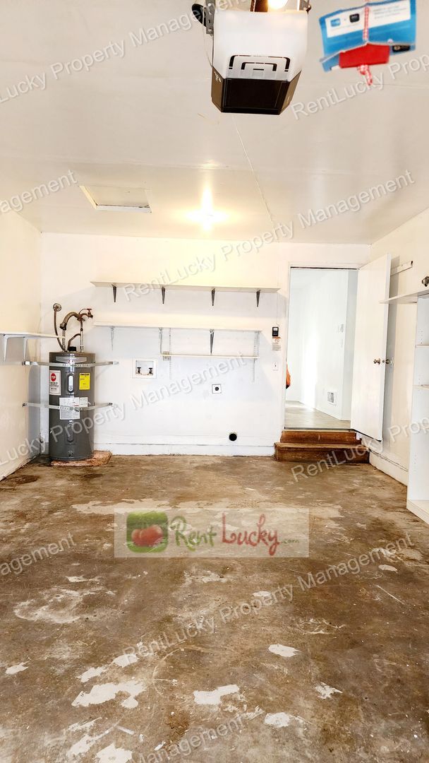 Building Photo - Green-Parkland Duplex