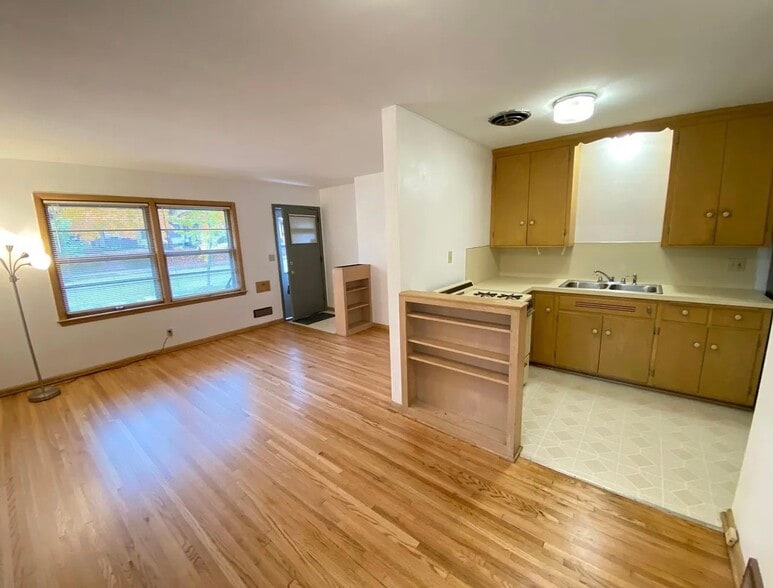 Building Photo - 4451 Bloomington Ave