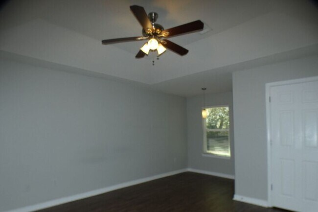 Building Photo - 6607 Woodbury Forest Dr