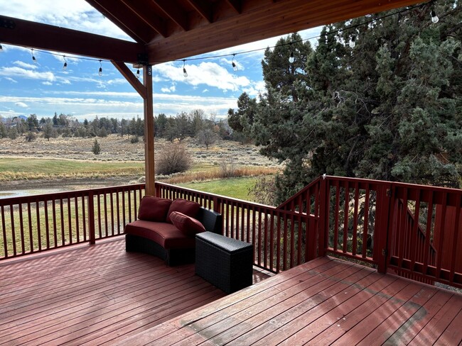 Building Photo - Redmond Home with Amazing Deck Views