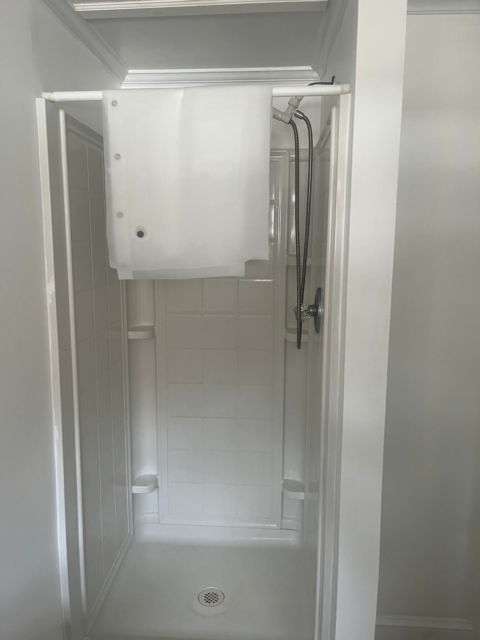 Building Photo - 110 School St