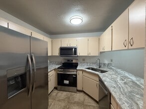 Building Photo - 1022 SW 4th Ave