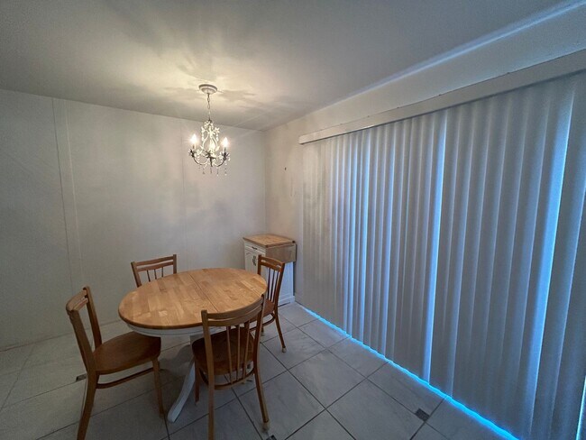 Building Photo - 8915 Salmon Falls Dr