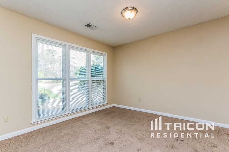 Building Photo - 1511 Country Ct
