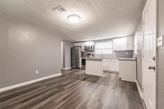 Building Photo - 3900 Locust Ave