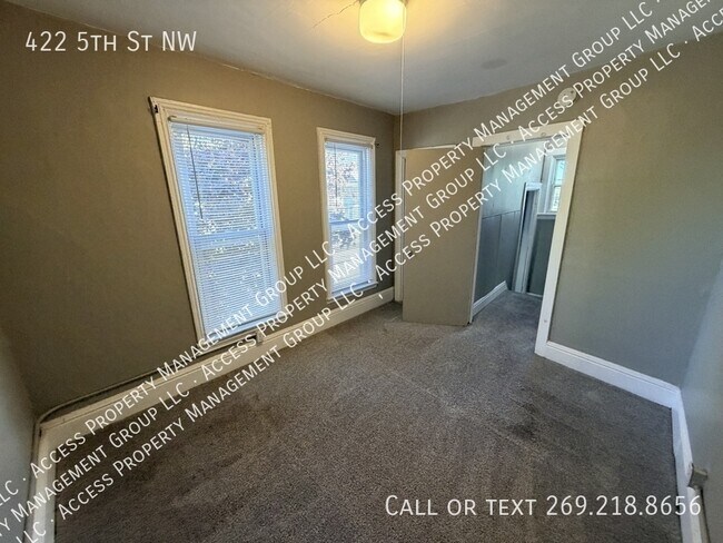 Building Photo - 422 5th St NW