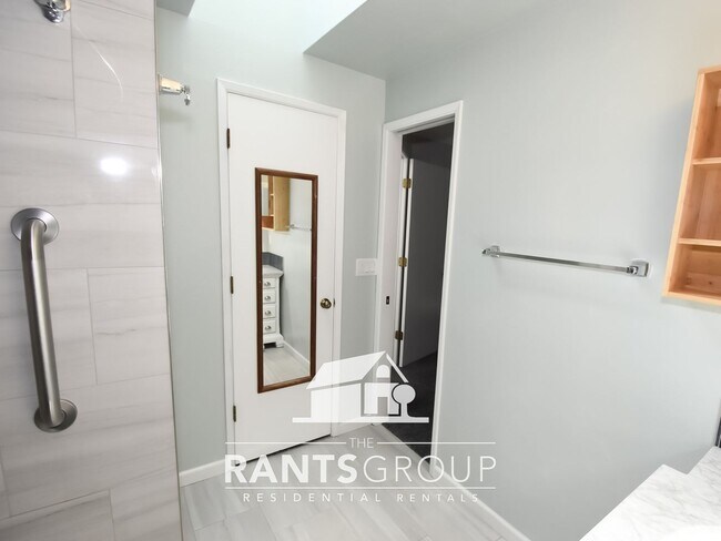Building Photo - Charming 1-Bed / 1-Bath Townhome in Lacey!