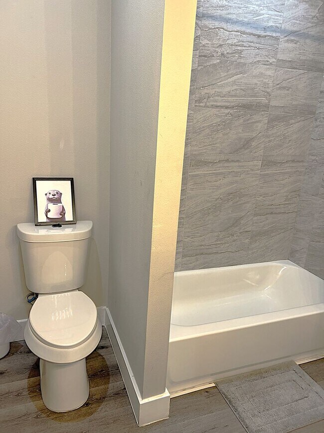 Building Photo - Like New and Close to IAH and Humble Area