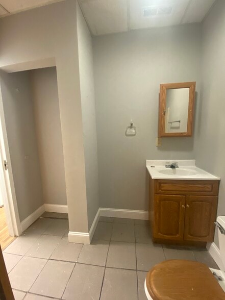 Building Photo - 117 W Main St