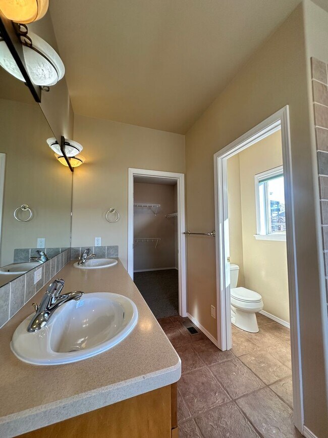 Building Photo - Stunning 4 Bedroom Briarwood Home with City View - MOVE IN SPECIAL $200 OFF