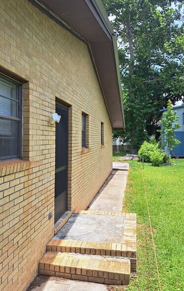 Building Photo - 3909 Ocean View Dr