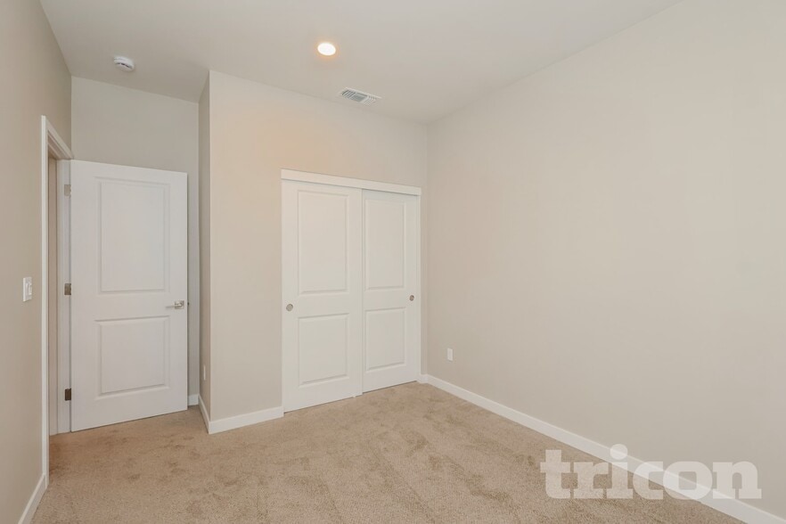 Building Photo - 10565 Vina Ct