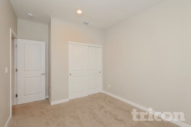 Building Photo - 10582 Amigos Ct