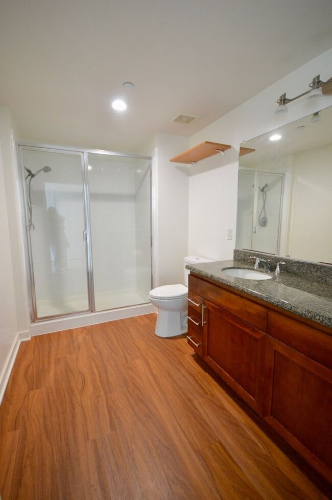 Building Photo - Beautiful 2 Bedroom Apartment in Long Beac...