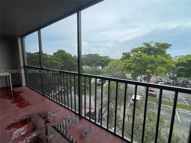 Building Photo - 8730 SW 133rd Ave