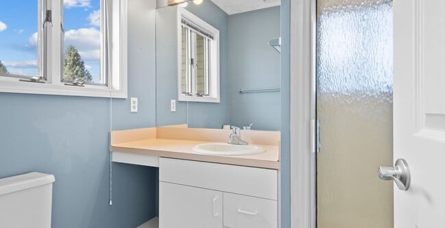 Building Photo - Lakefront End-Unit Condo with Crystal Lake...