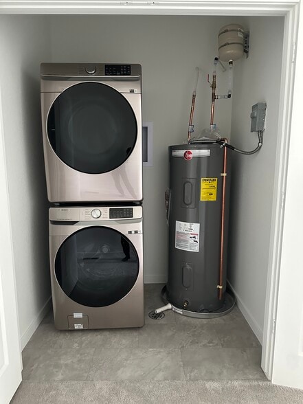 Building Photo - 5449 Euclid Dr