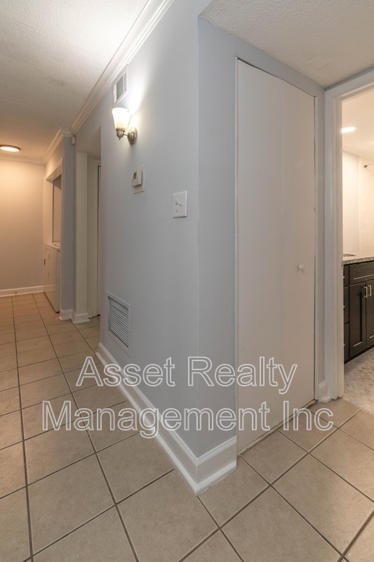 Building Photo - 407 Canberra Dr