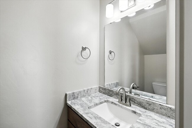 Building Photo - Eastside View Townhomes