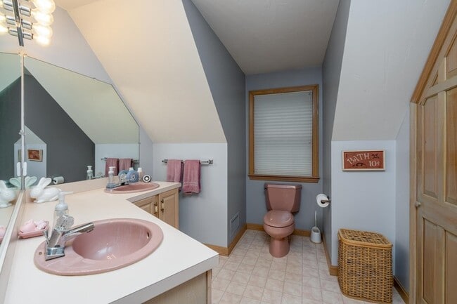 Building Photo - 39 Robertson Dr