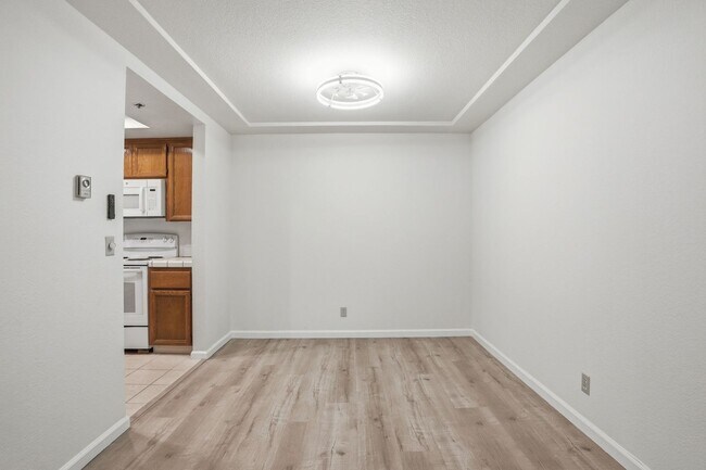 Building Photo - 2 bedroom 2 bath condo located at 406 W. Charleston Rd, Palo Alto 94301