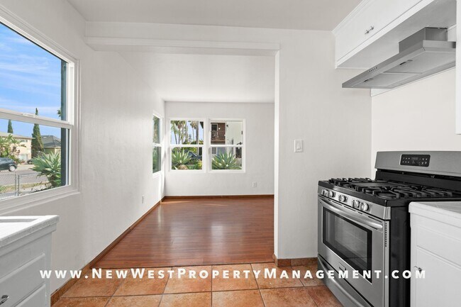 Building Photo - Recently Renovated University Heights 2 Bed 1 Bath with 2 off-street parking spaces! Pet OK!