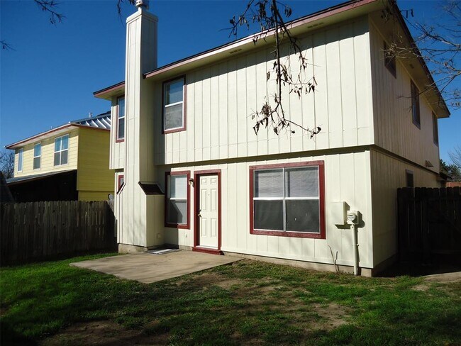 Building Photo - 811 Crieff Cross Dr