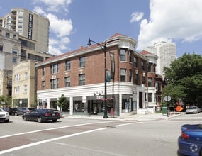 Building Photo - 2531 N Clark St