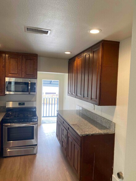 Building Photo - 730 S 46th St