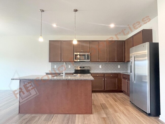Building Photo - Gorgeous 5 Bedroom, 2.5 Bath Home with Fir...