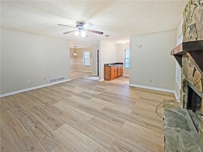Building Photo - 2752 Northwood Ct
