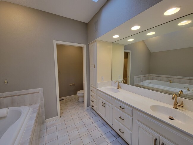 Building Photo - Upscale and Spacious Cedar Falls House for...