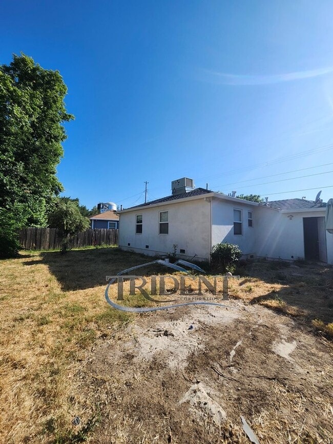 Building Photo - 1117 Divver St