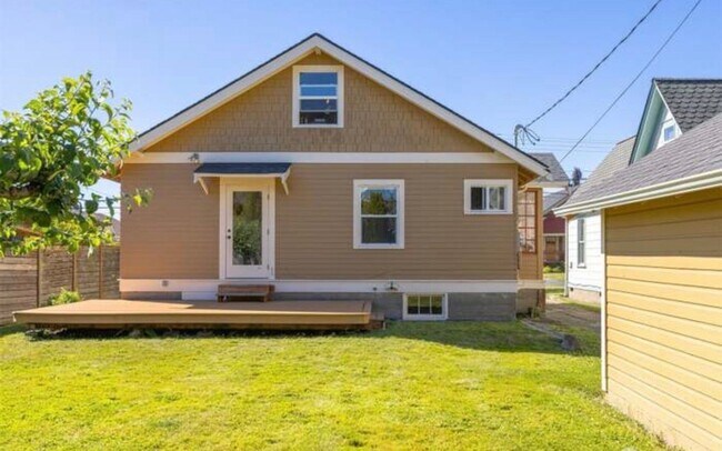 Building Photo - 2110 G St