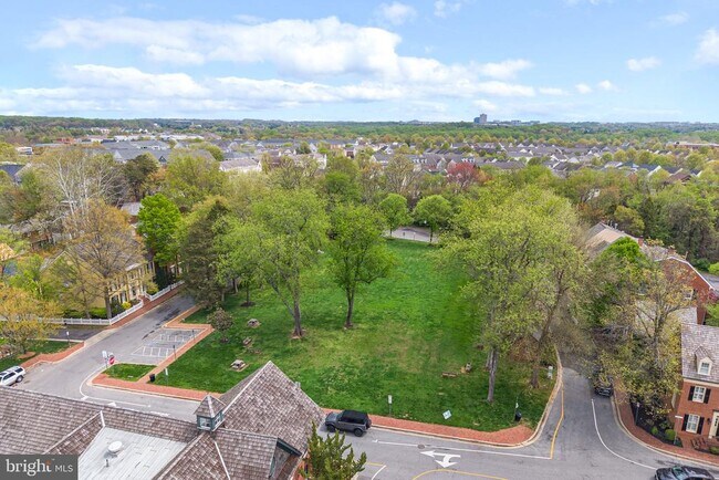 Building Photo - 631 Gatestone St