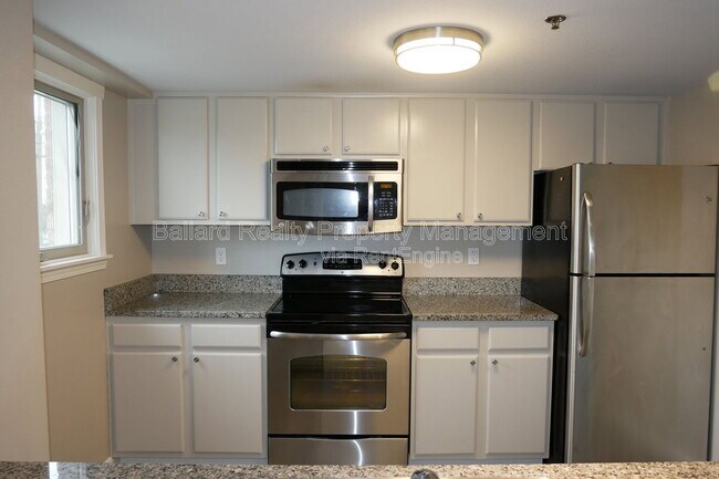 Building Photo - 505 E Denny Way