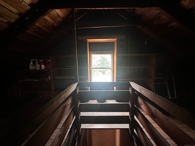 Building Photo - 260 Notch Hill Rd