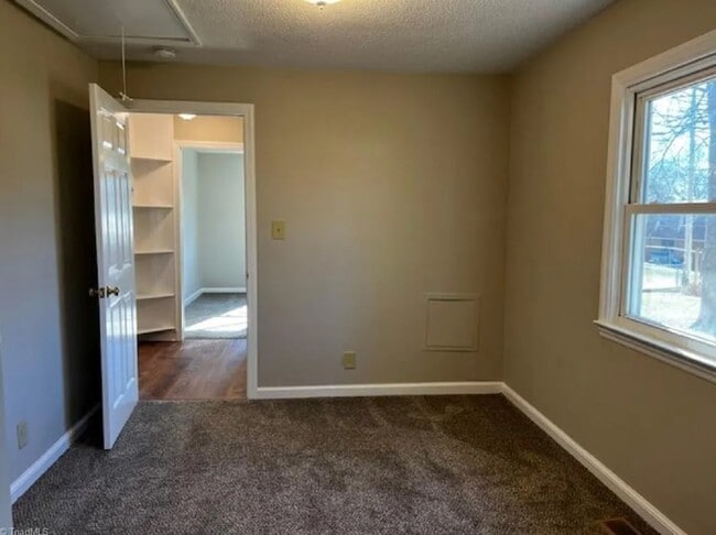 2 SPACIOUS BEDROOMS - 500 Washington St