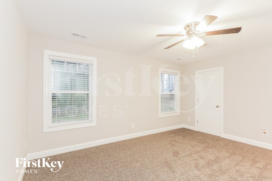 Building Photo - 1520 Longbow Dr