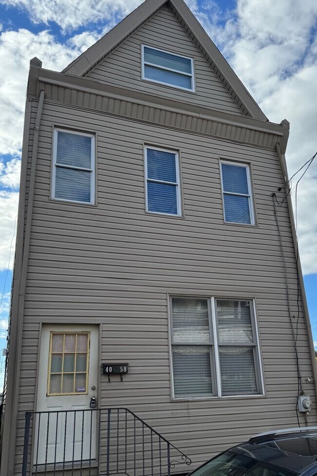 Building Photo - 4058 Howley St