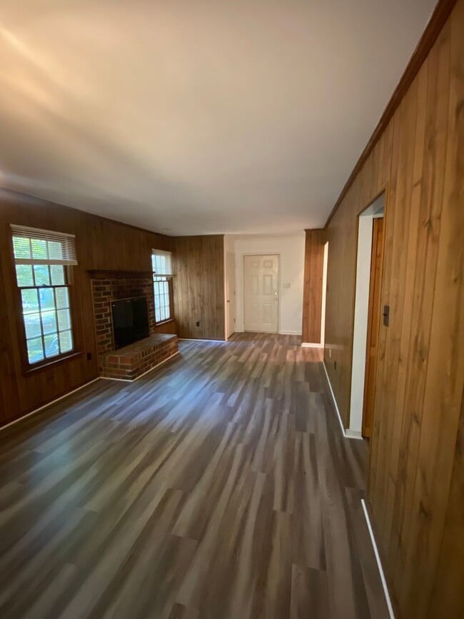 Building Photo - 1700 Taft Pl