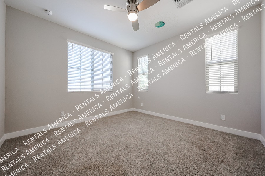 Building Photo - 1321 W Coyote Dr