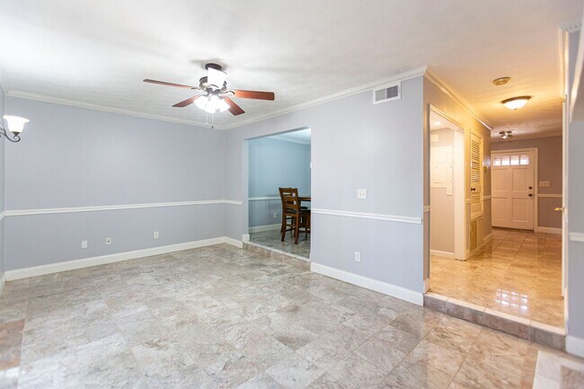 Building Photo - 2bd Townhome in the Heart of Tucker